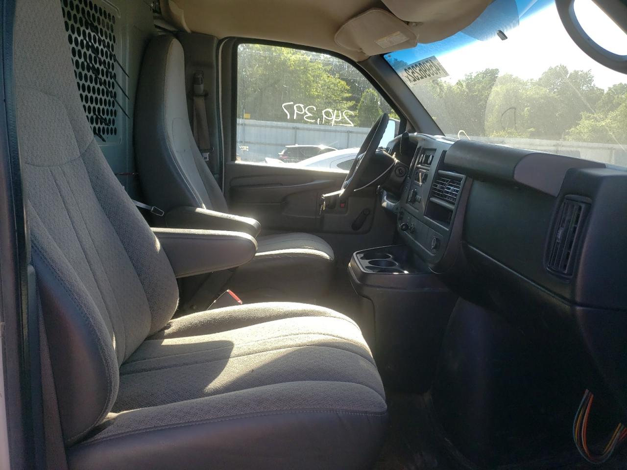 Photo 5 from auction – 2010 CHEVROLET EXPRESS G2 with VIN 1GCZGFBA0A1154991