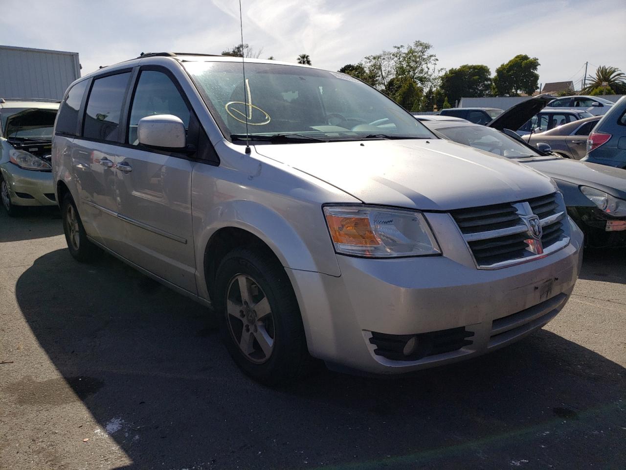 DODGE CARAVAN 2010 with VIN 2D4RN5D19AR444996 - Photo from auction