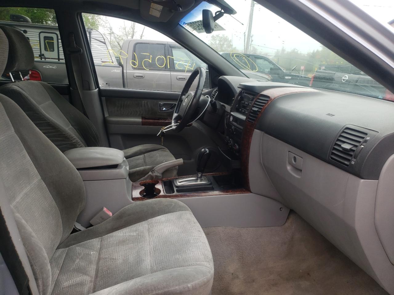 Photo 5 from auction – 2004 KIA SORENTO EX with VIN KNDJC733045324696