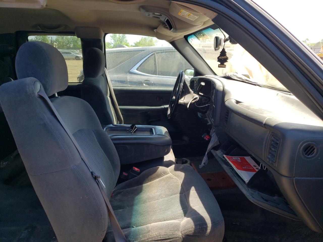 Photo 5 from auction – 2002 CHEVROLET SILVERADO with VIN 1GCEK19T92E170401