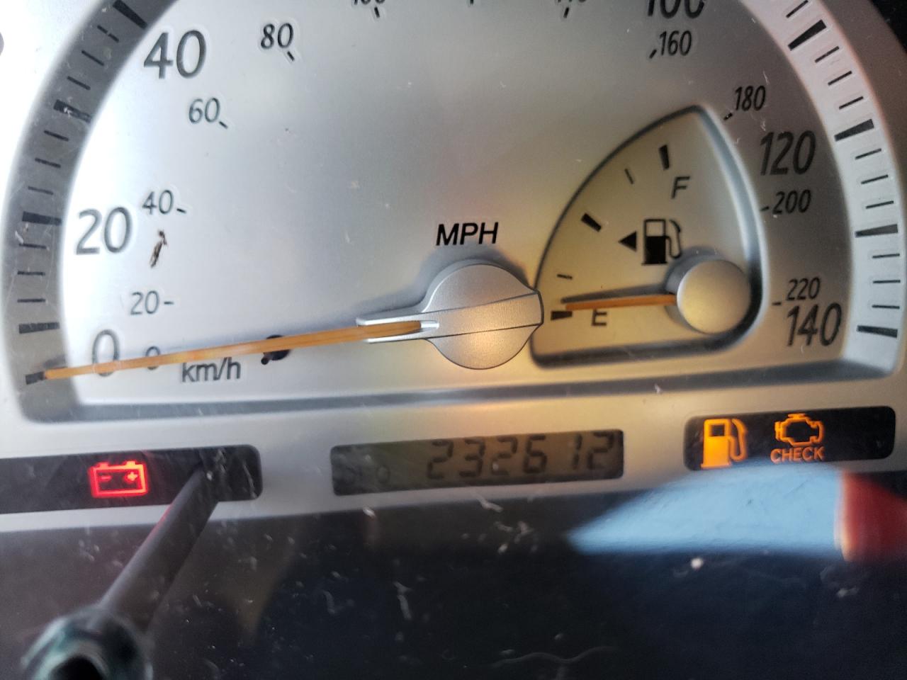 Photo 8 from auction – 2003 TOYOTA CAMRY LE with VIN 4T1BF32K93U557750