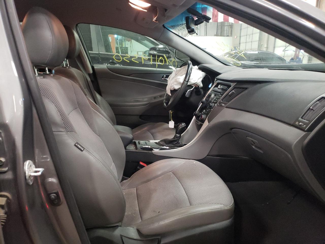 Photo 5 from auction – 2013 HYUNDAI SONATA SE with VIN 5NPEC4AC1DH567422