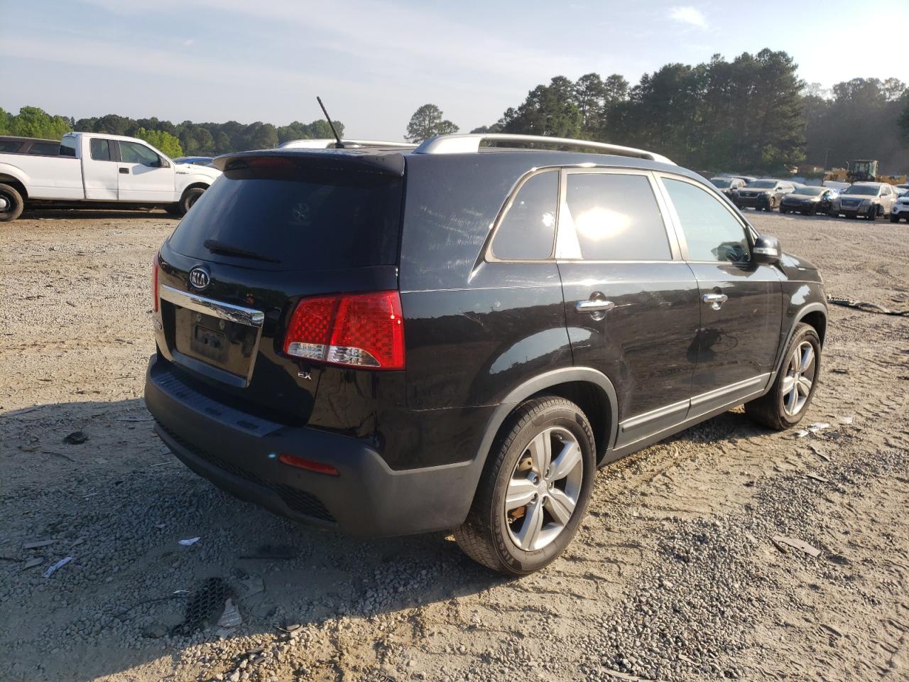 Photo 4 from auction – 2013 KIA SORENTO EX with VIN 5XYKU4A63DG418611