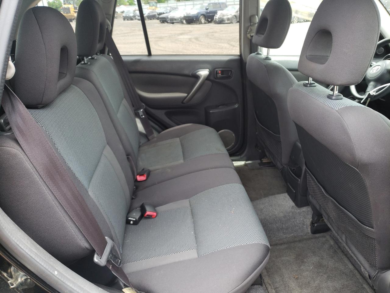Photo 6 from auction – 2004 TOYOTA RAV4 with VIN JTEGD20V740020743