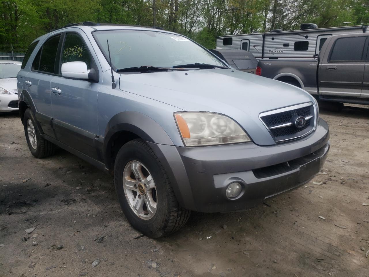 KIA SORENTO EX 2004 with VIN KNDJC733045324696 - Photo from auction