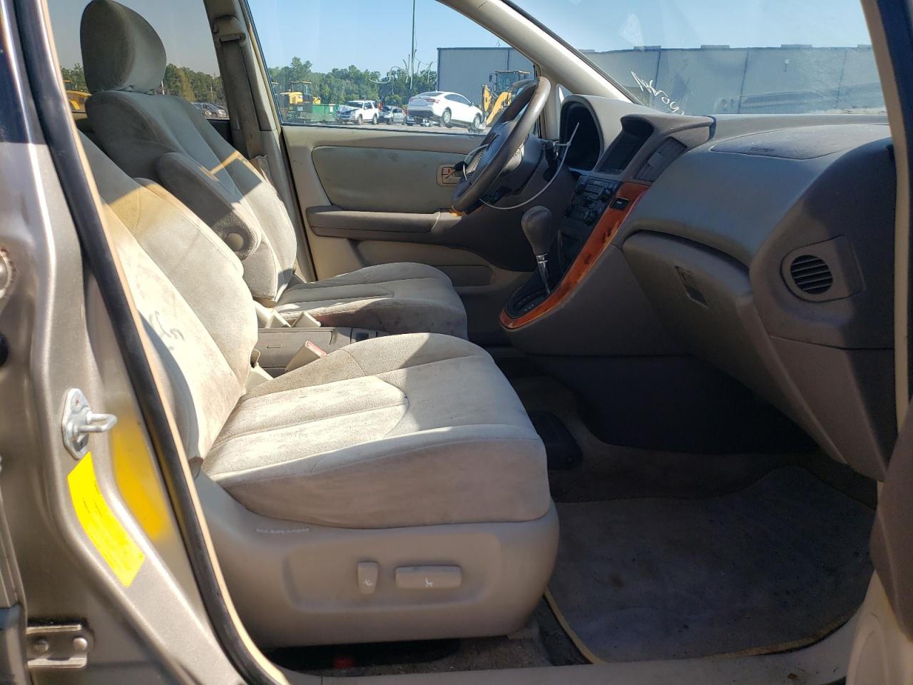 Photo 5 from auction – 2000 LEXUS RX 300 with VIN JT6GF10U7Y0080938