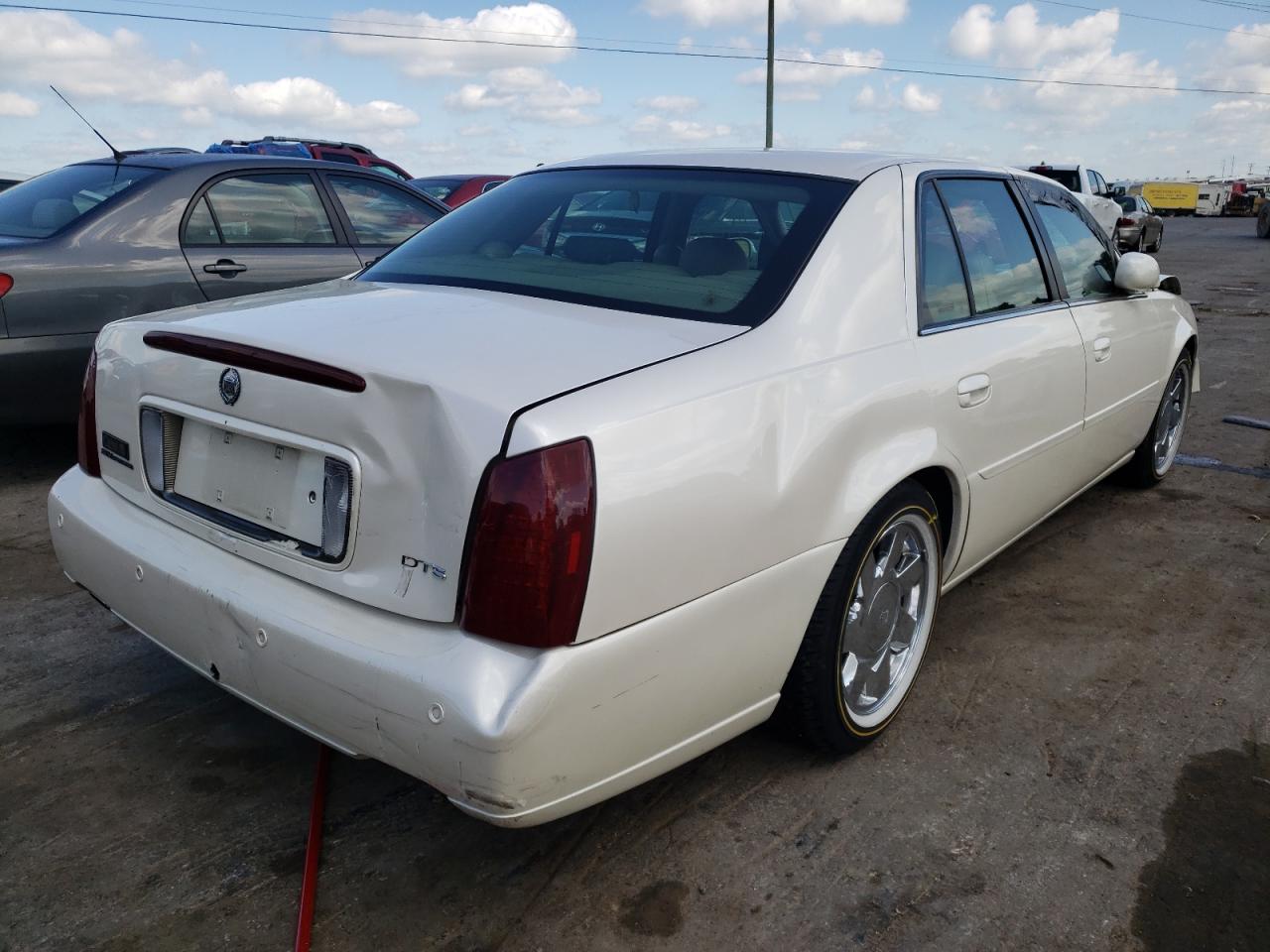Photo 4 from auction – 2000 CADILLAC DEVILLE DT with VIN 1G6KF5795YU173061