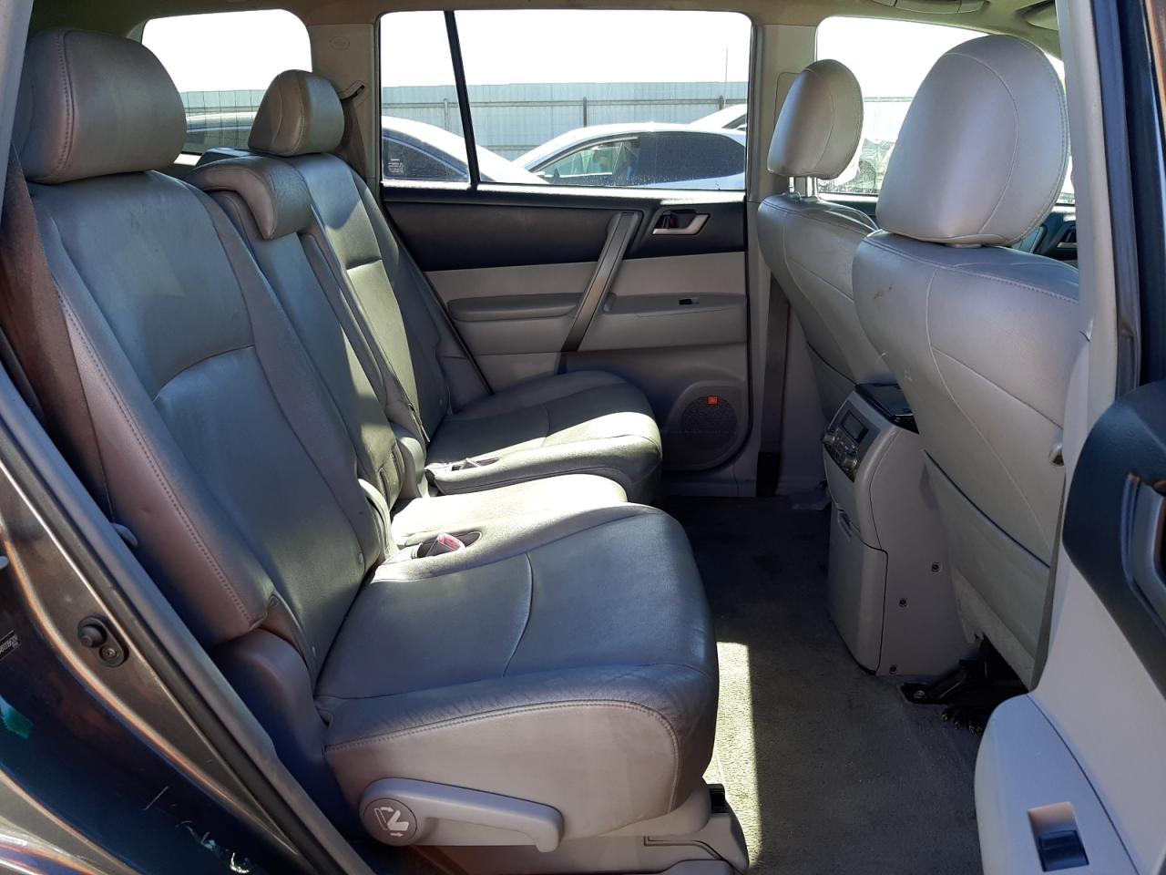 Photo 6 from auction – 2009 TOYOTA HIGHLANDER with VIN JTEDS43A892086209