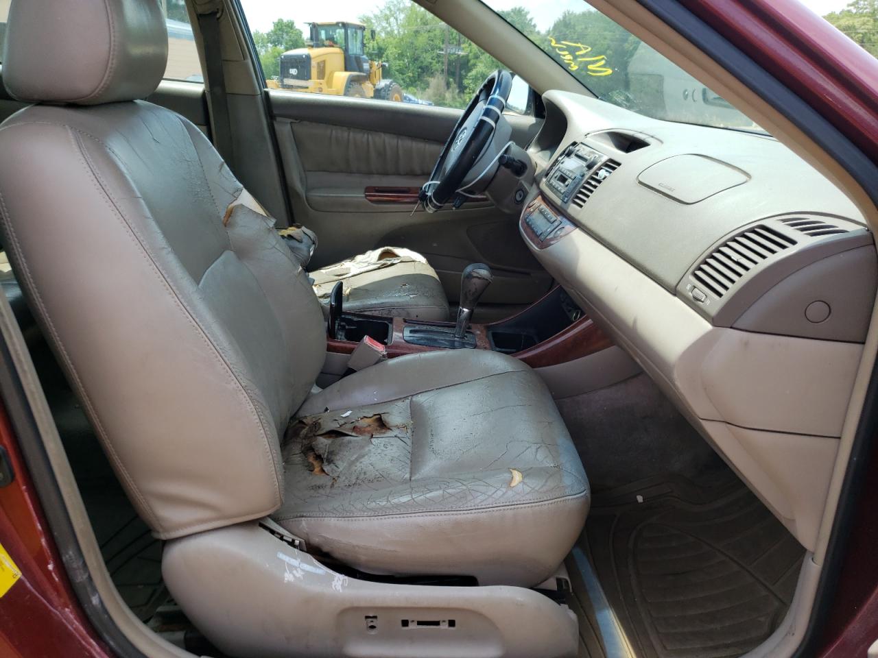 Photo 5 from auction – 2002 TOYOTA CAMRY LE with VIN 4T1BF30K02U001070