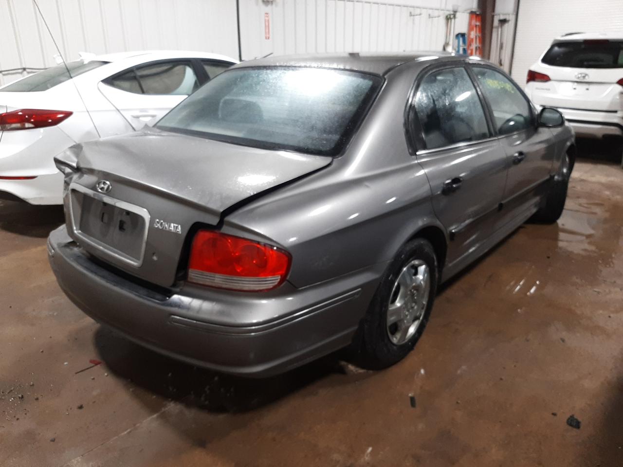 Photo 4 from auction – 2002 HYUNDAI SONATA GL with VIN KMHWF25S42A576441