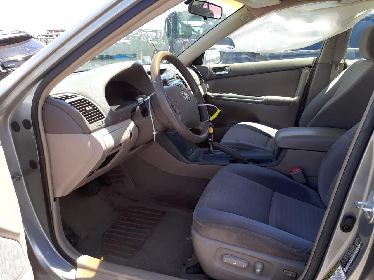 Photo 5 from auction – 2005 TOYOTA CAMRY LE with VIN 4T1BF30K65U591845