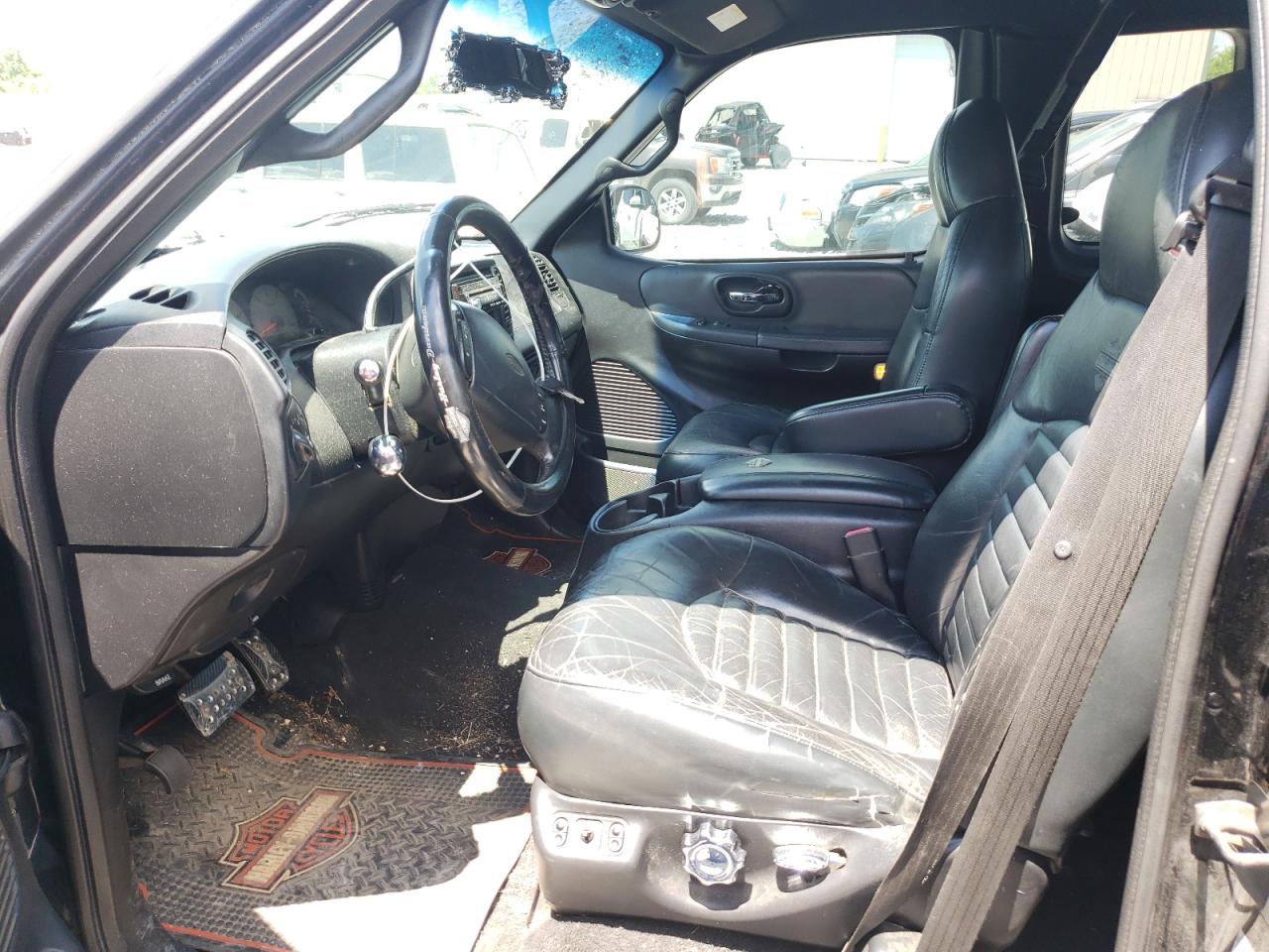 Photo 5 from auction – 2000 FORD F150 with VIN 2FTRX07L9YCA92846