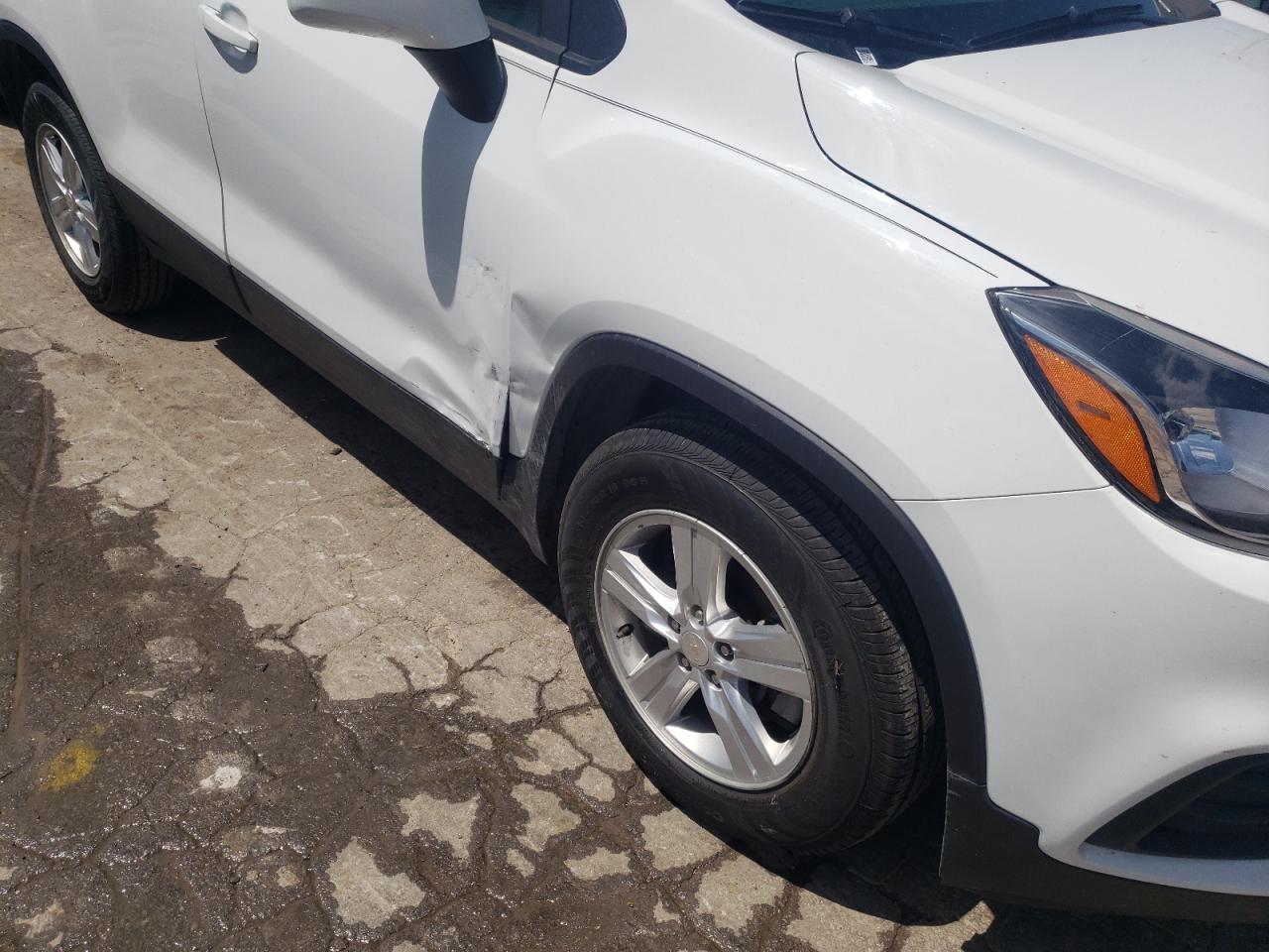 Photo 9 from auction – 2018 CHEVROLET TRAX LS with VIN KL7CJKSBXJB541497