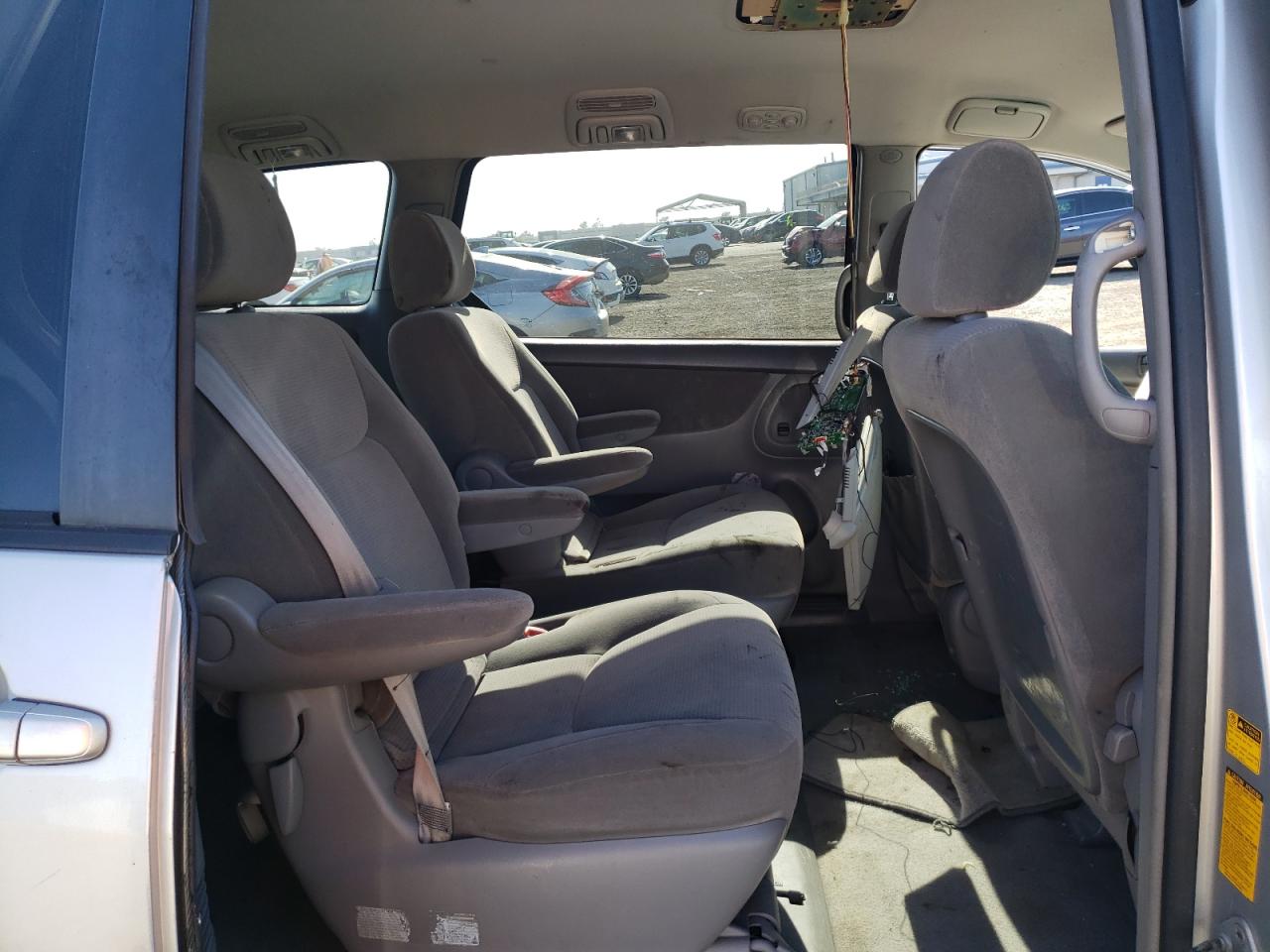 Photo 6 from auction – 2004 TOYOTA SIENNA LE with VIN 5TDBA23C84S002685