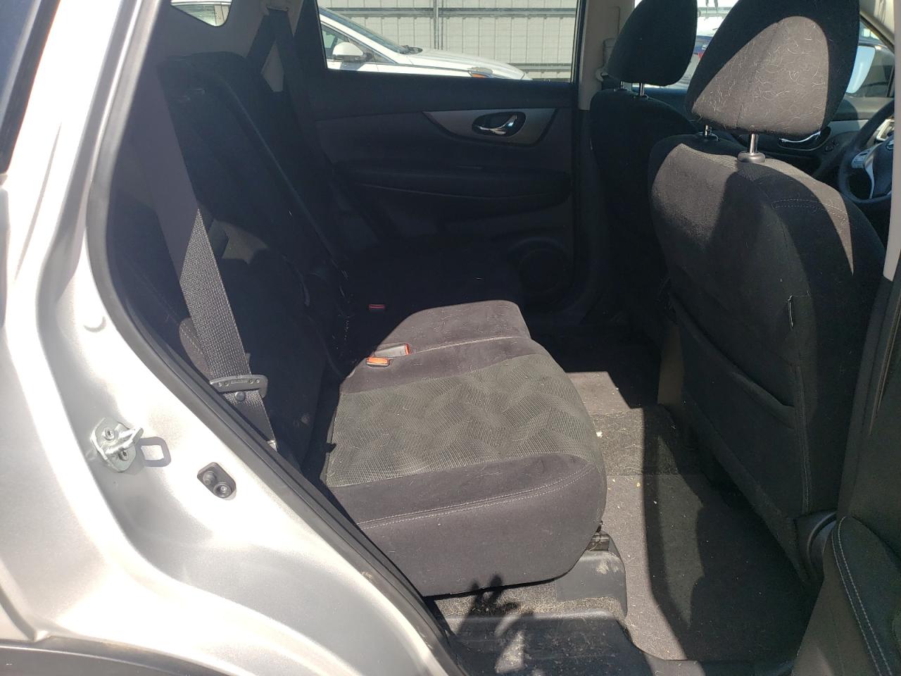 Photo 6 from auction – 2015 NISSAN ROGUE S with VIN 5N1AT2MV5FC875378