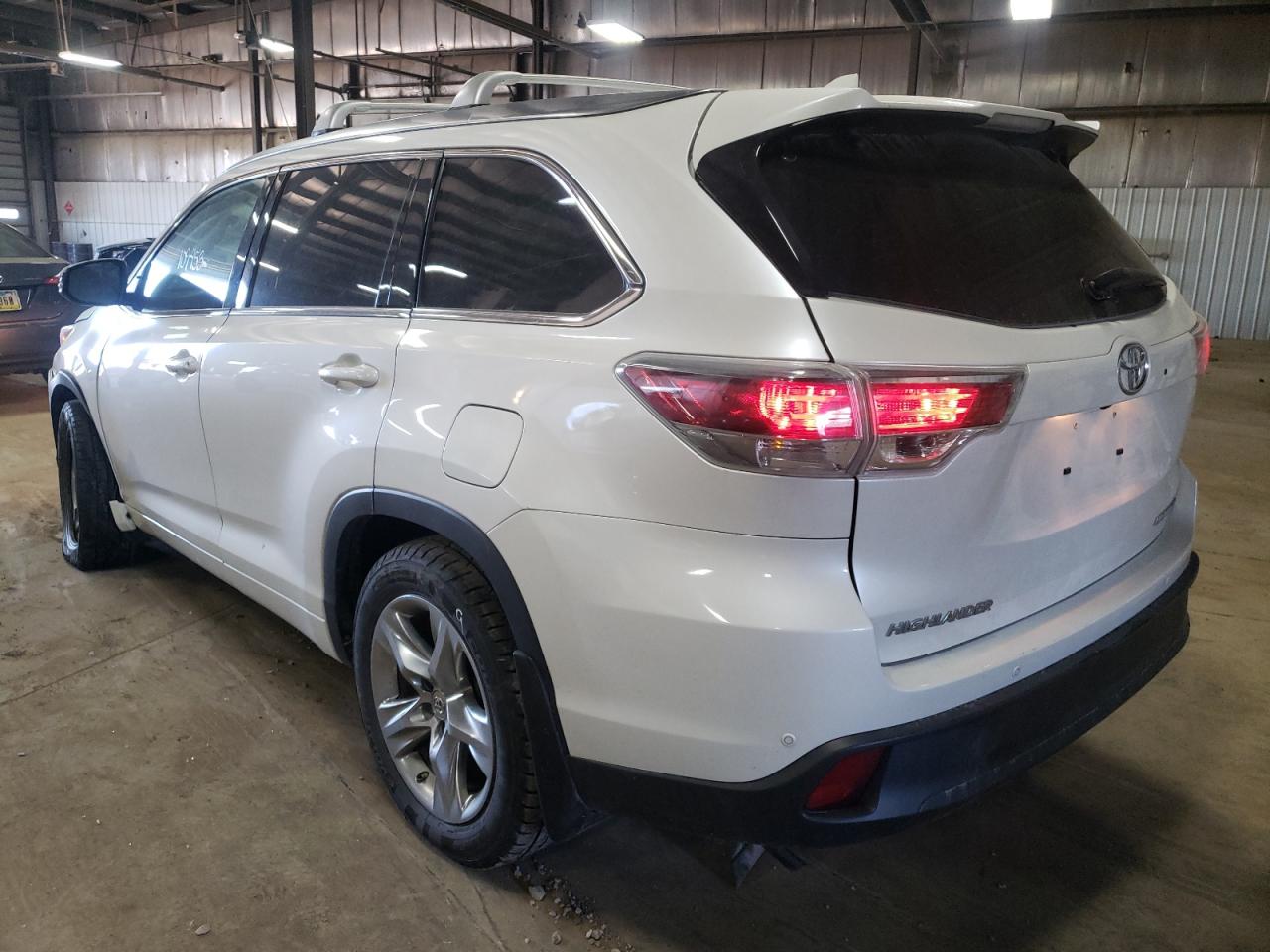 Photo 3 from auction – 2015 TOYOTA HIGHLANDER with VIN 5TDDKRFH7FS093926