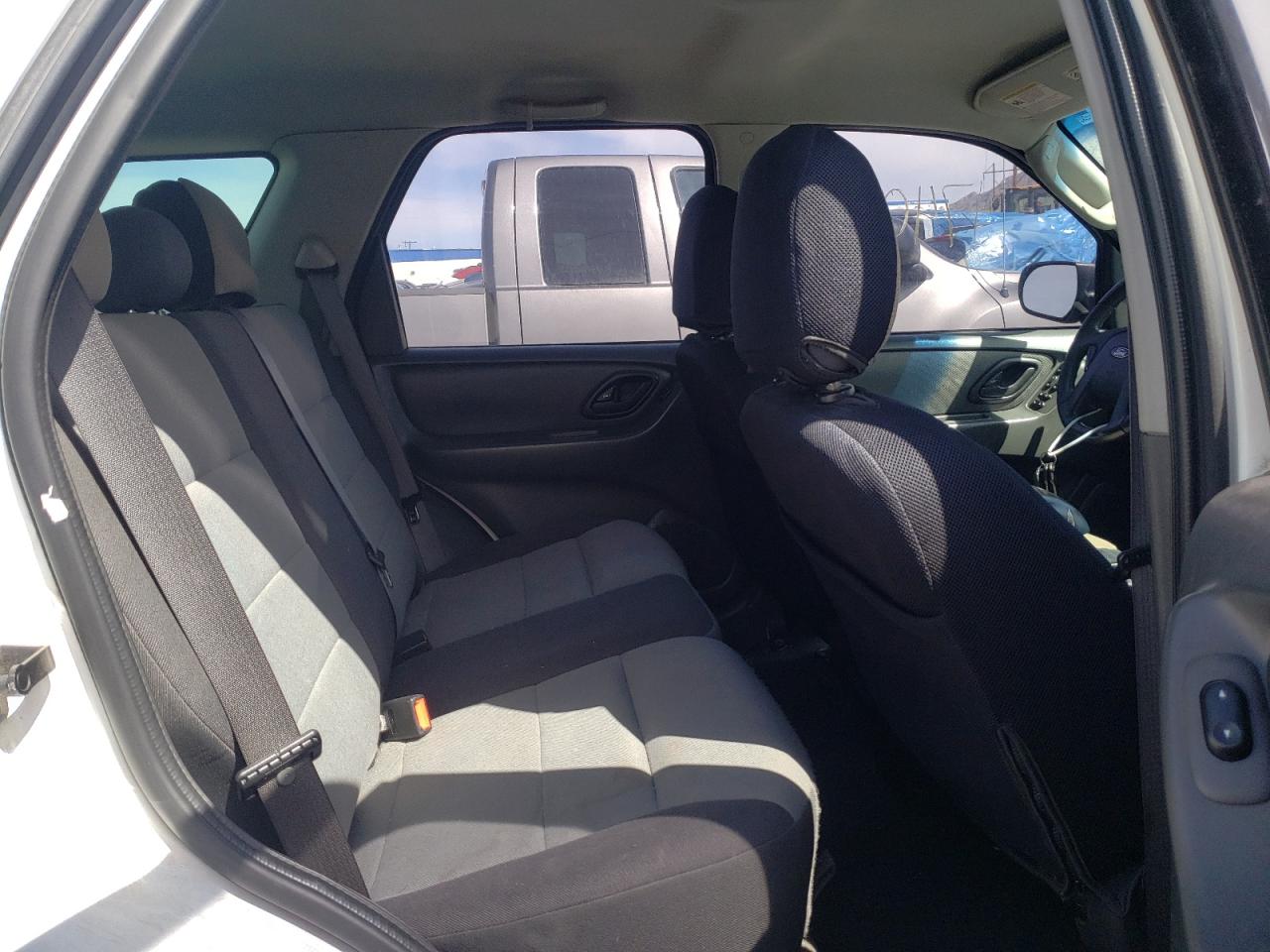 Photo 6 from auction – 2007 FORD ESCAPE XLS with VIN 1FMYU92Z57KA90196