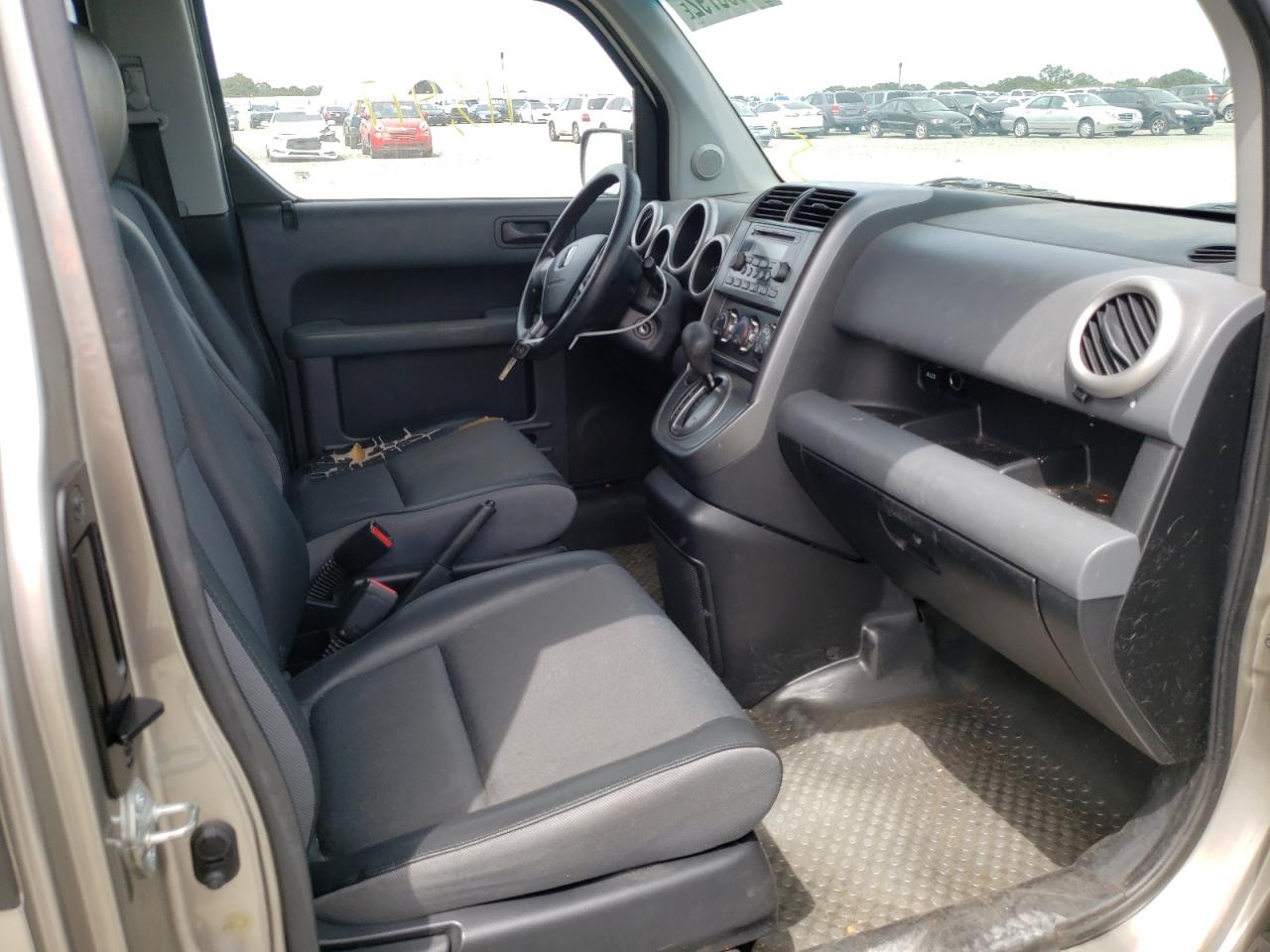 Photo 5 from auction – 2004 HONDA ELEMENT EX with VIN 5J6YH18574L011478