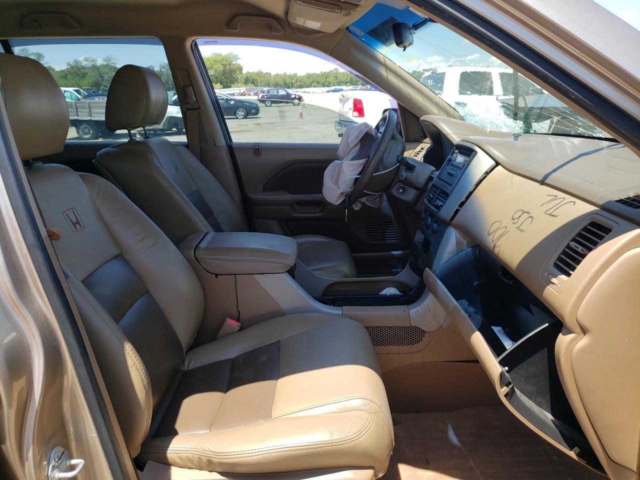 Photo 15 from auction – 2006 HONDA PILOT LX with VIN 5FNYF28126B050421