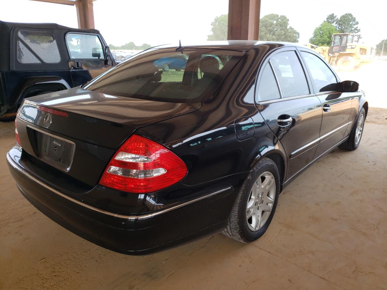 Photo 4 from auction – 2004 MERCEDES-BENZ E 320 with VIN WDBUF65J54A437575