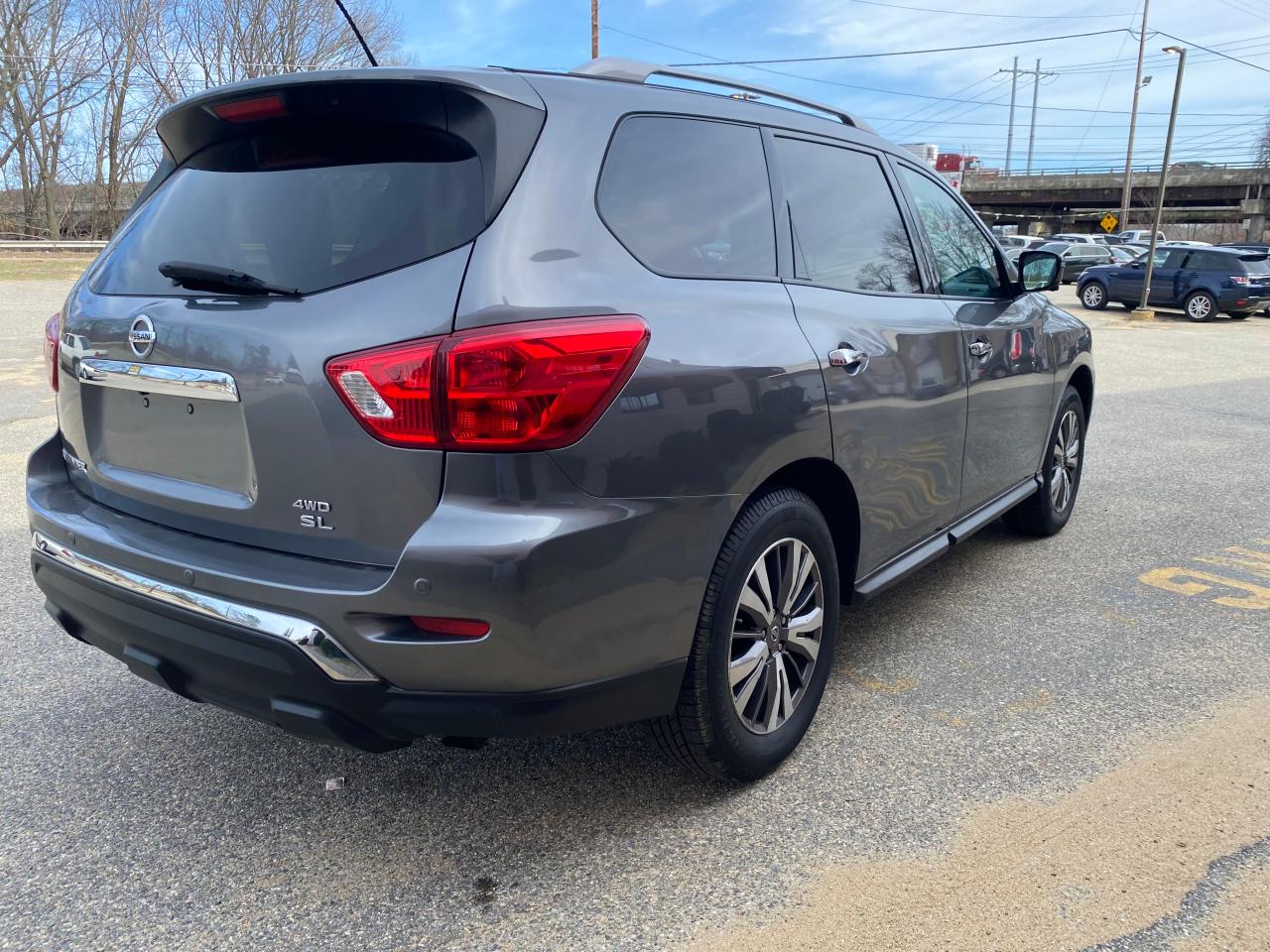 Photo 4 from auction – 2017 NISSAN PATHFINDER with VIN 5N1DR2MM0HC679161