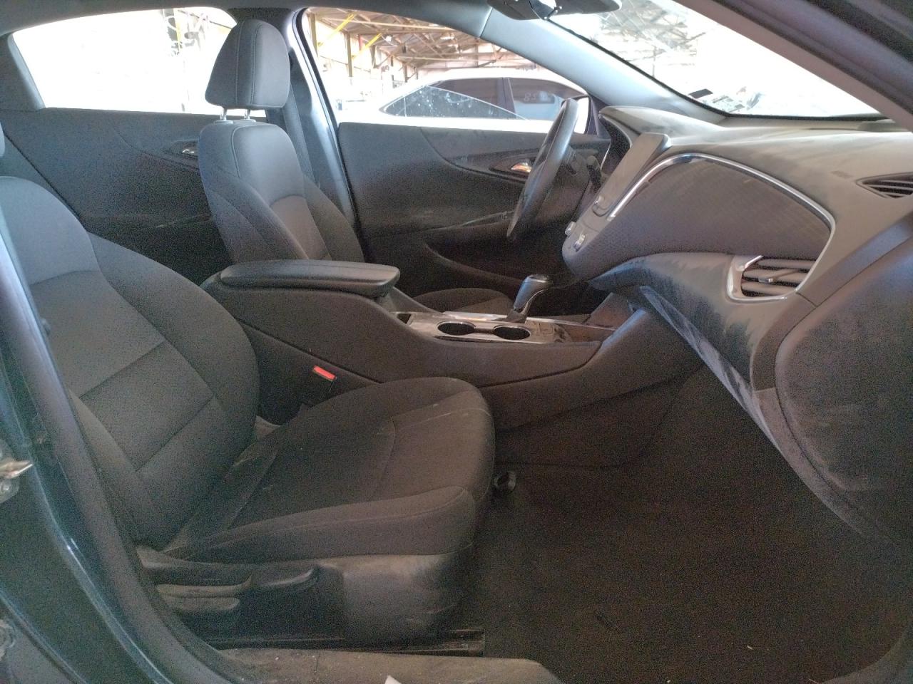 Photo 5 from auction – 2019 CHEVROLET MALIBU LT with VIN 1G1ZD5ST5KF122880