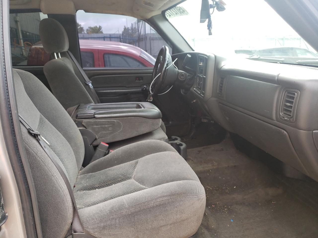 Photo 5 from auction – 2005 CHEVROLET SILVERADO with VIN 1GCHK29205E238776