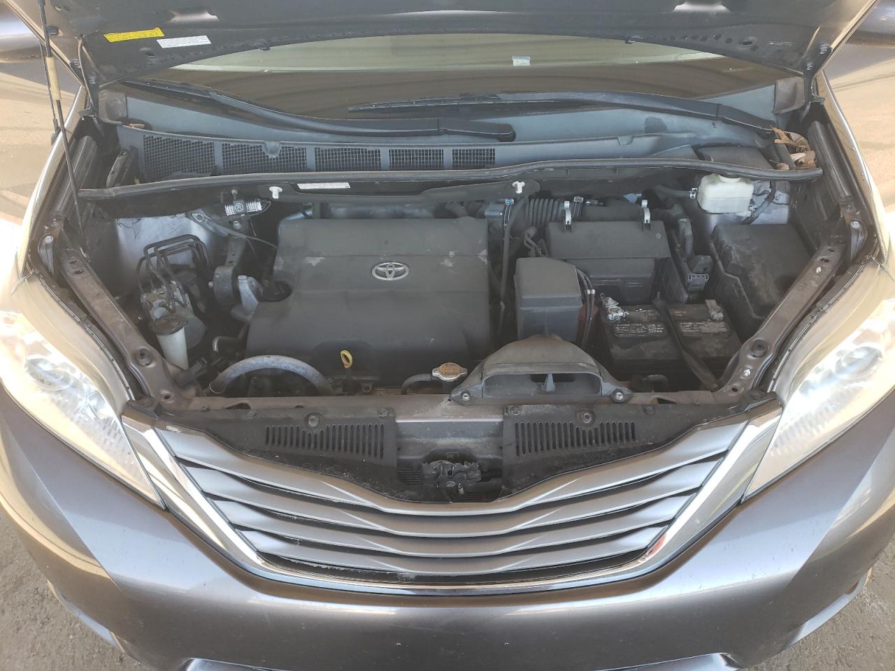 Photo 7 from auction – 2014 TOYOTA SIENNA XLE with VIN 5TDDK3DC2ES087681