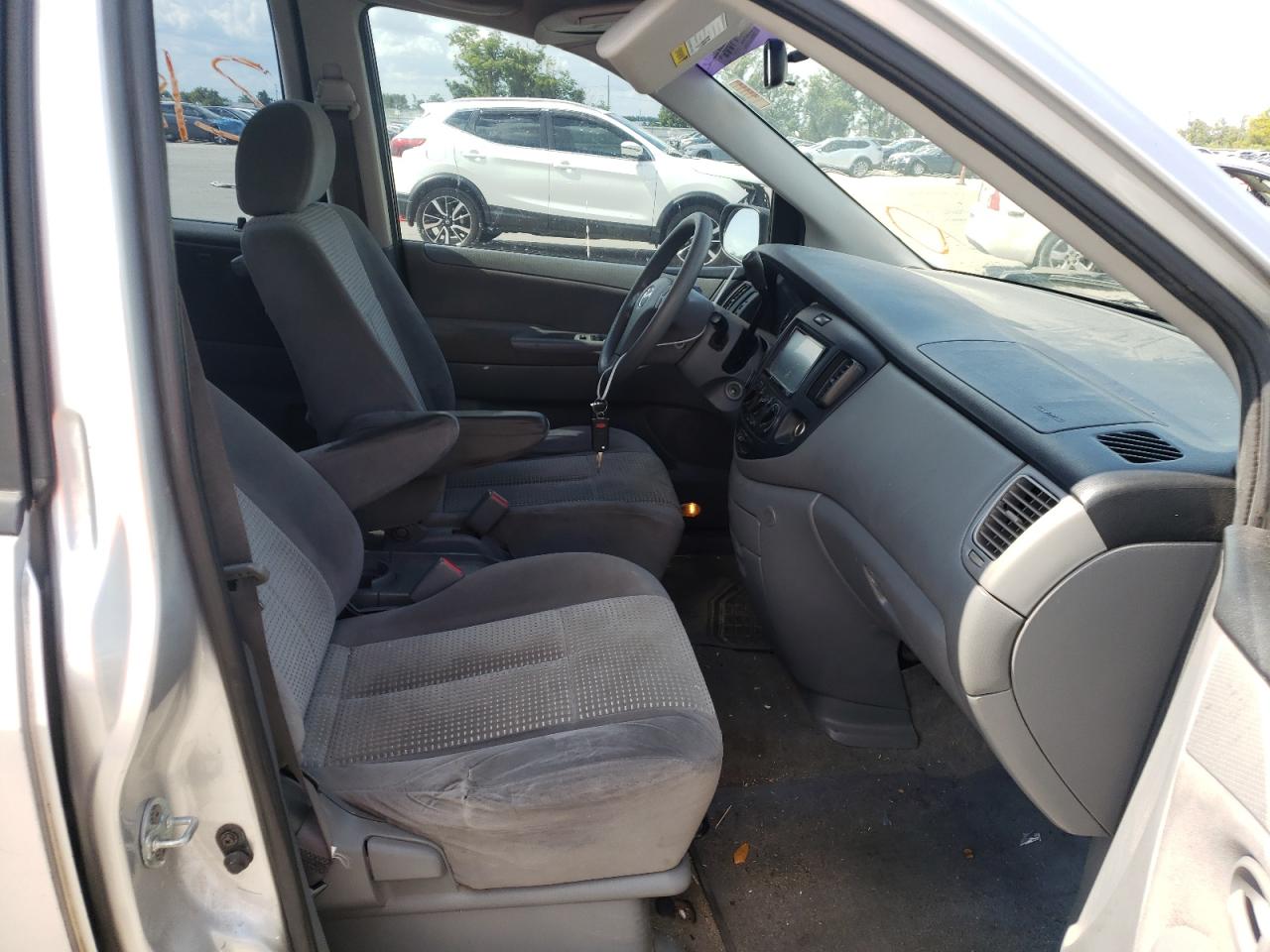 Photo 5 from auction – 2005 MAZDA MPV WAGON with VIN JM3LW28J650552685