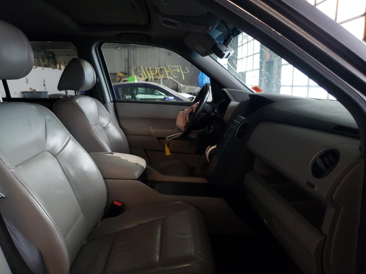 Photo 5 from auction – 2011 HONDA PILOT EXL with VIN 5FNYF4H55BB087987