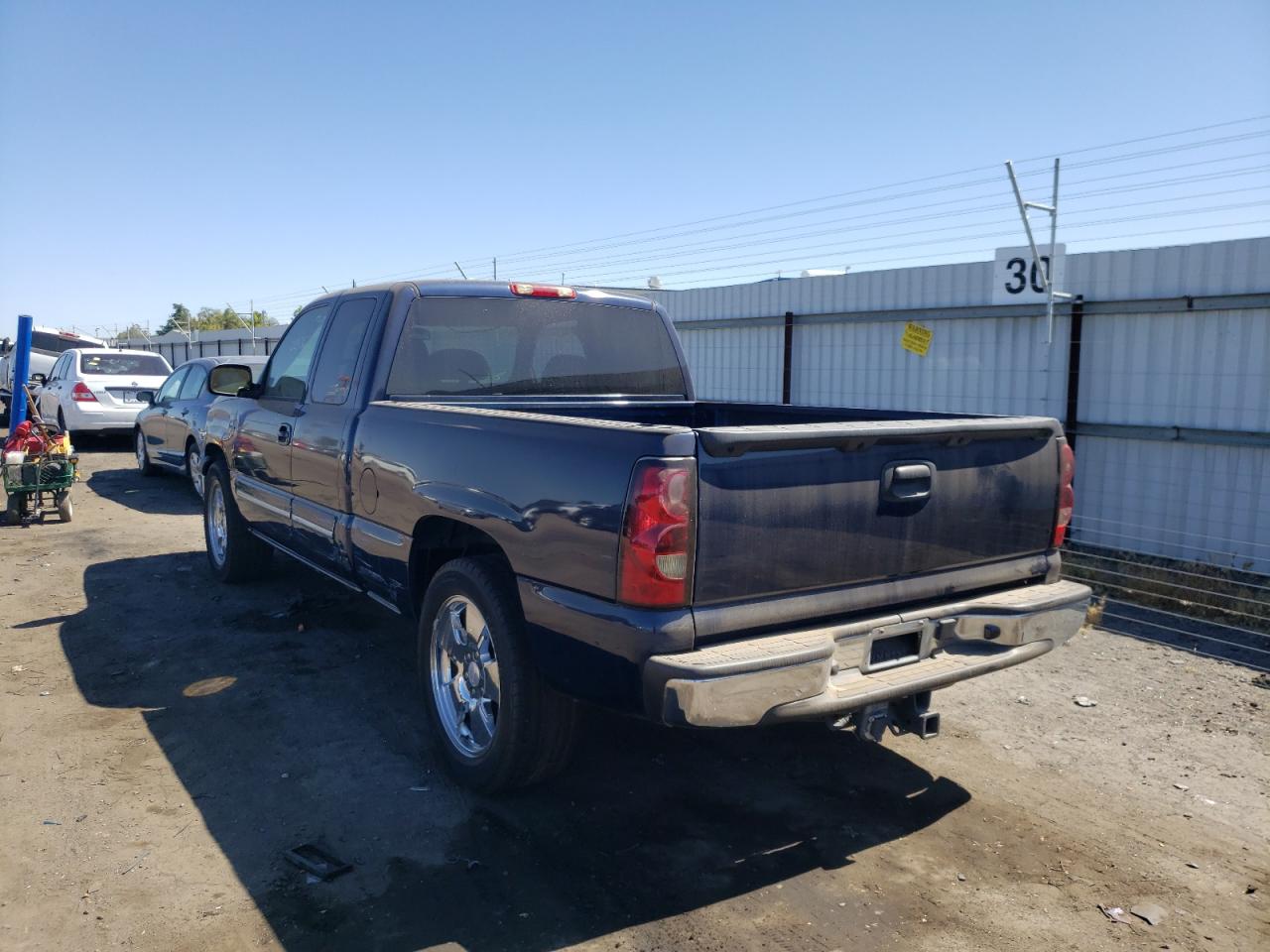 Photo 3 from auction – 2004 CHEVROLET SILVERADO with VIN 2GCEC19T041401185