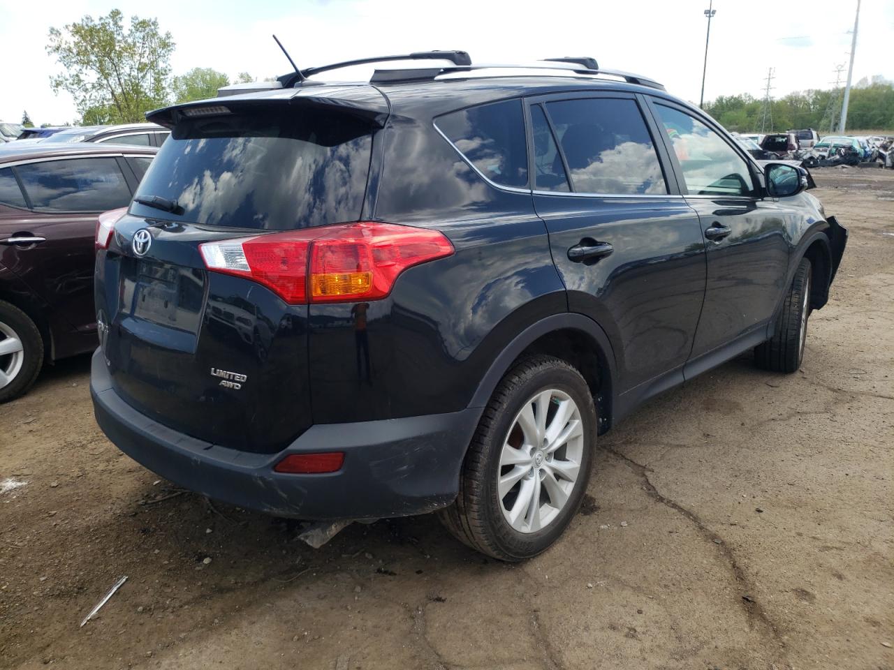 Photo 4 from auction – 2015 TOYOTA RAV4 LIMIT with VIN 2T3DFREV6FW283145