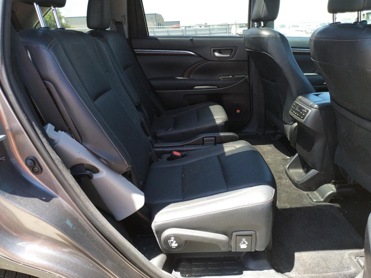 Photo 6 from auction – 2014 TOYOTA HIGHLANDER with VIN 5TDDKRFH8ES037444