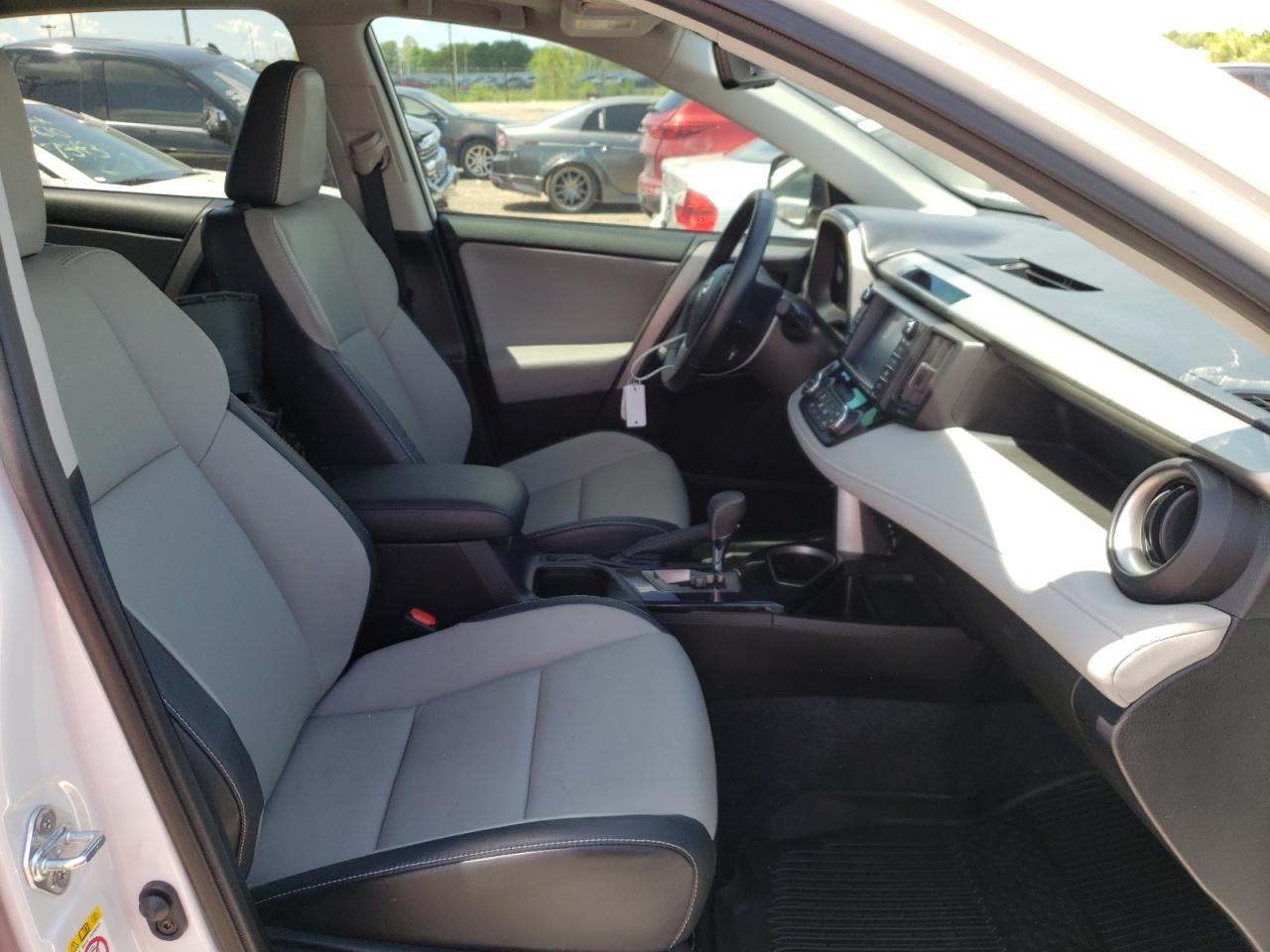 Photo 5 from auction – 2017 TOYOTA RAV4 LIMIT with VIN 2T3DFREV9HW604825