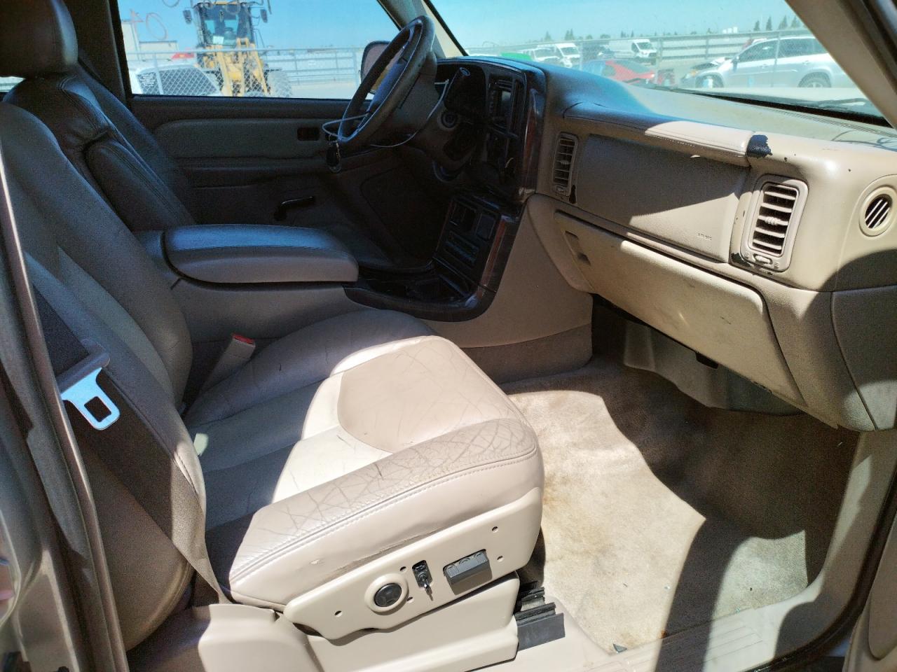 Photo 5 from auction – 2004 GMC YUKON DENA with VIN 1GKEK63UX4J173028