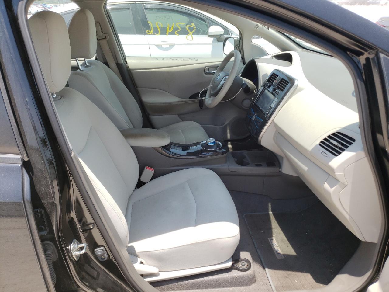 Photo 5 from auction – 2011 NISSAN LEAF SV with VIN JN1AZ0CP2BT007636