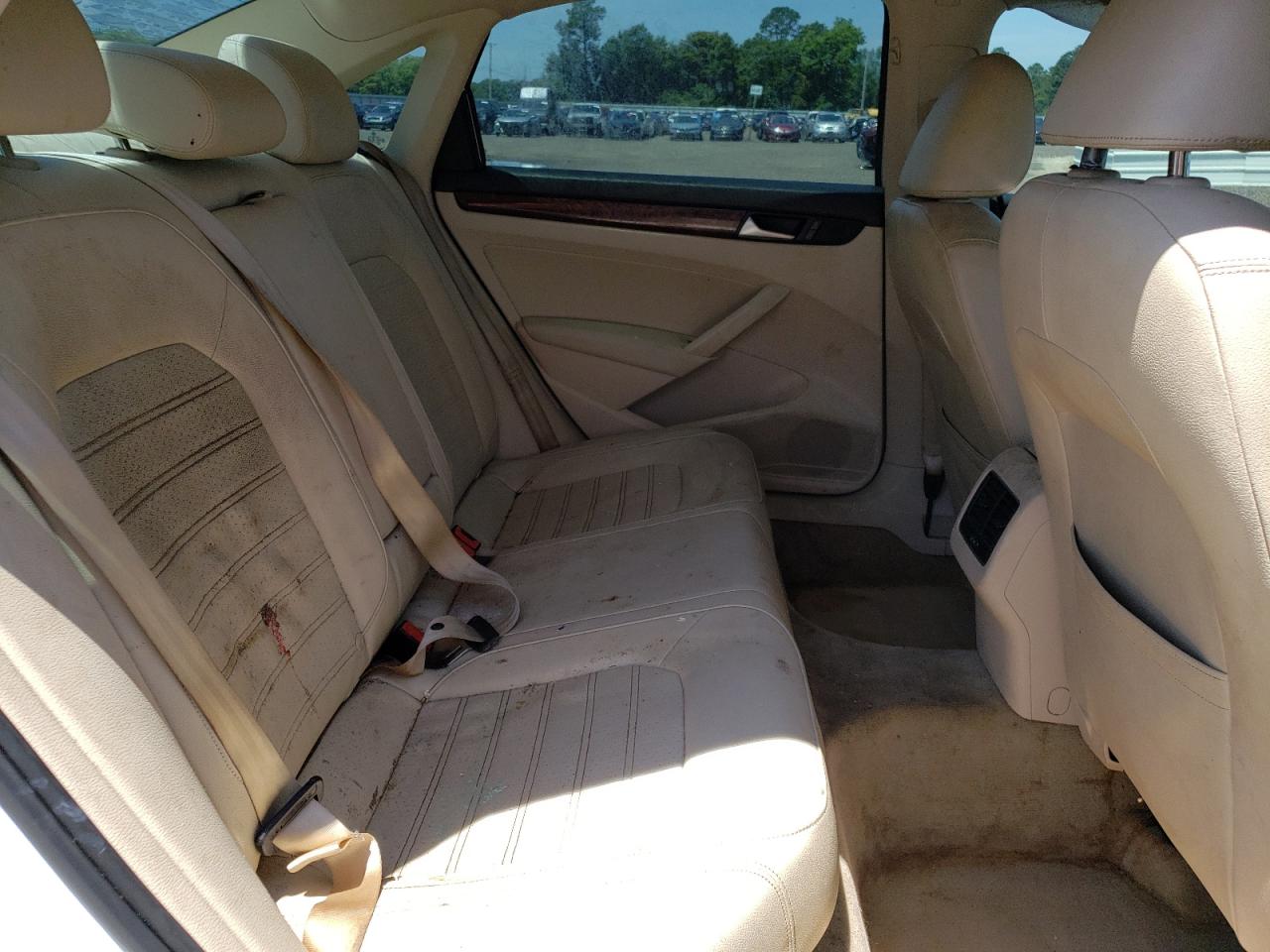 Photo 6 from auction – 2013 VOLKSWAGEN PASSAT SEL with VIN 1VWCH7A32DC004897