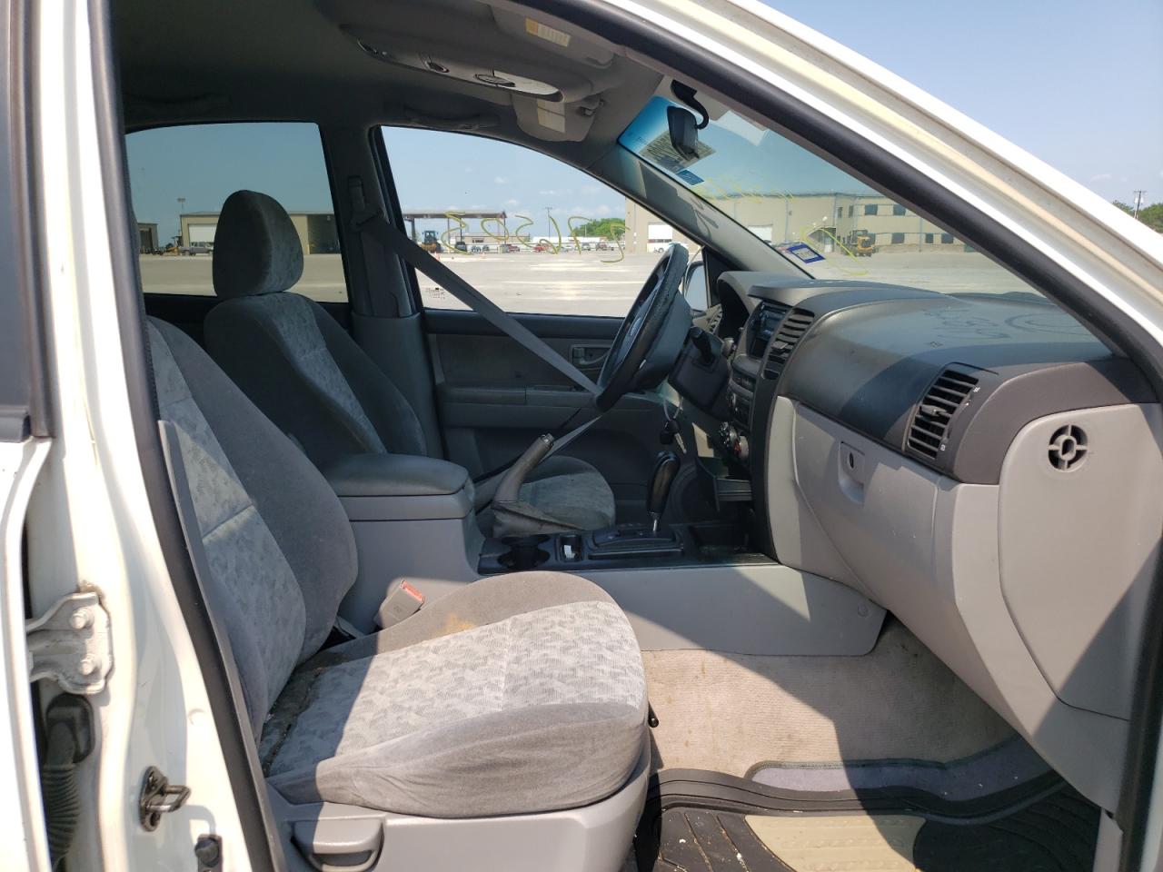 Photo 5 from auction – 2006 KIA SORENTO EX with VIN KNDJD733465648394