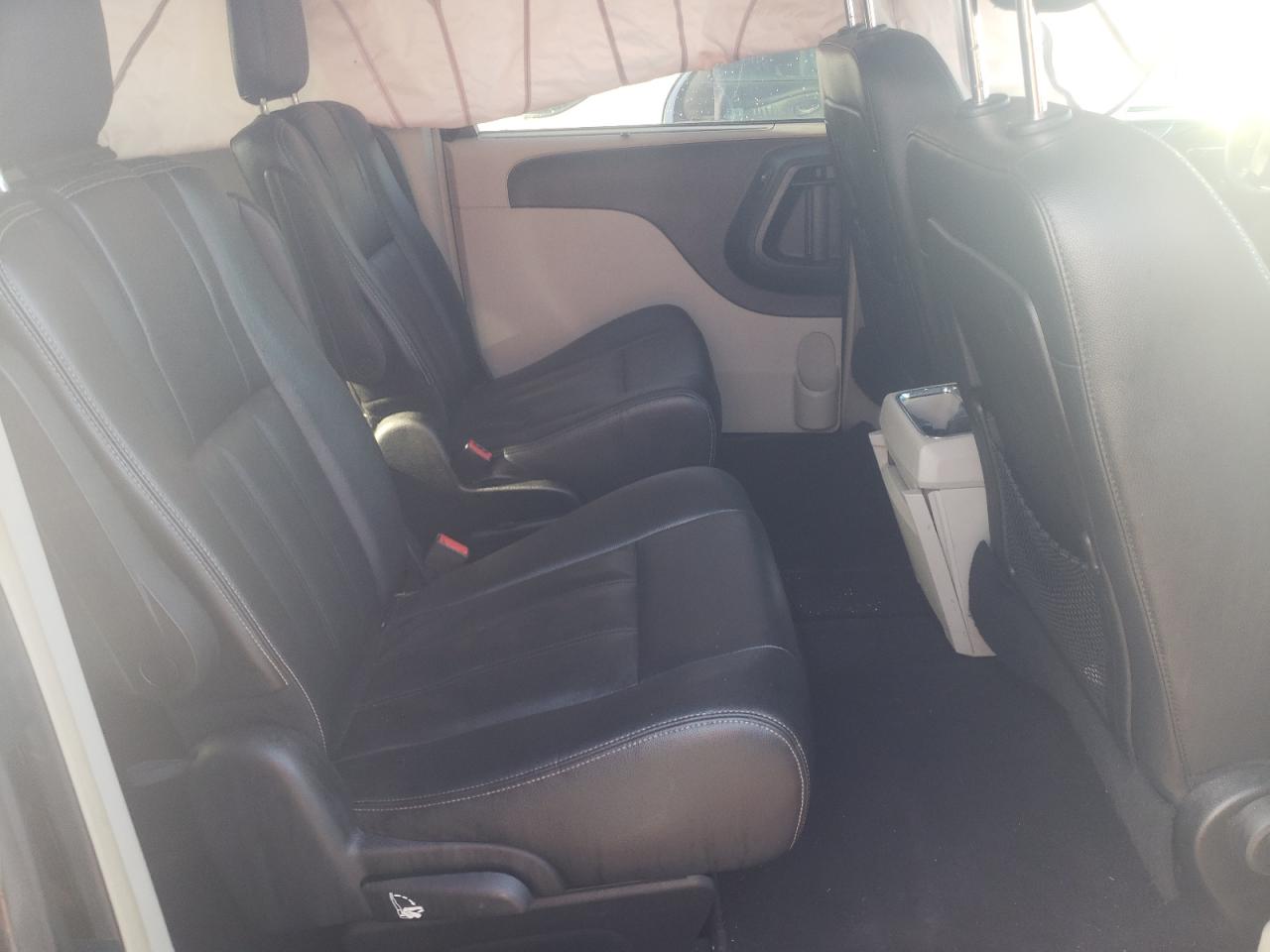 Photo 6 from auction – 2016 CHRYSLER TOWN & COU with VIN 2C4RC1BG0GR166310