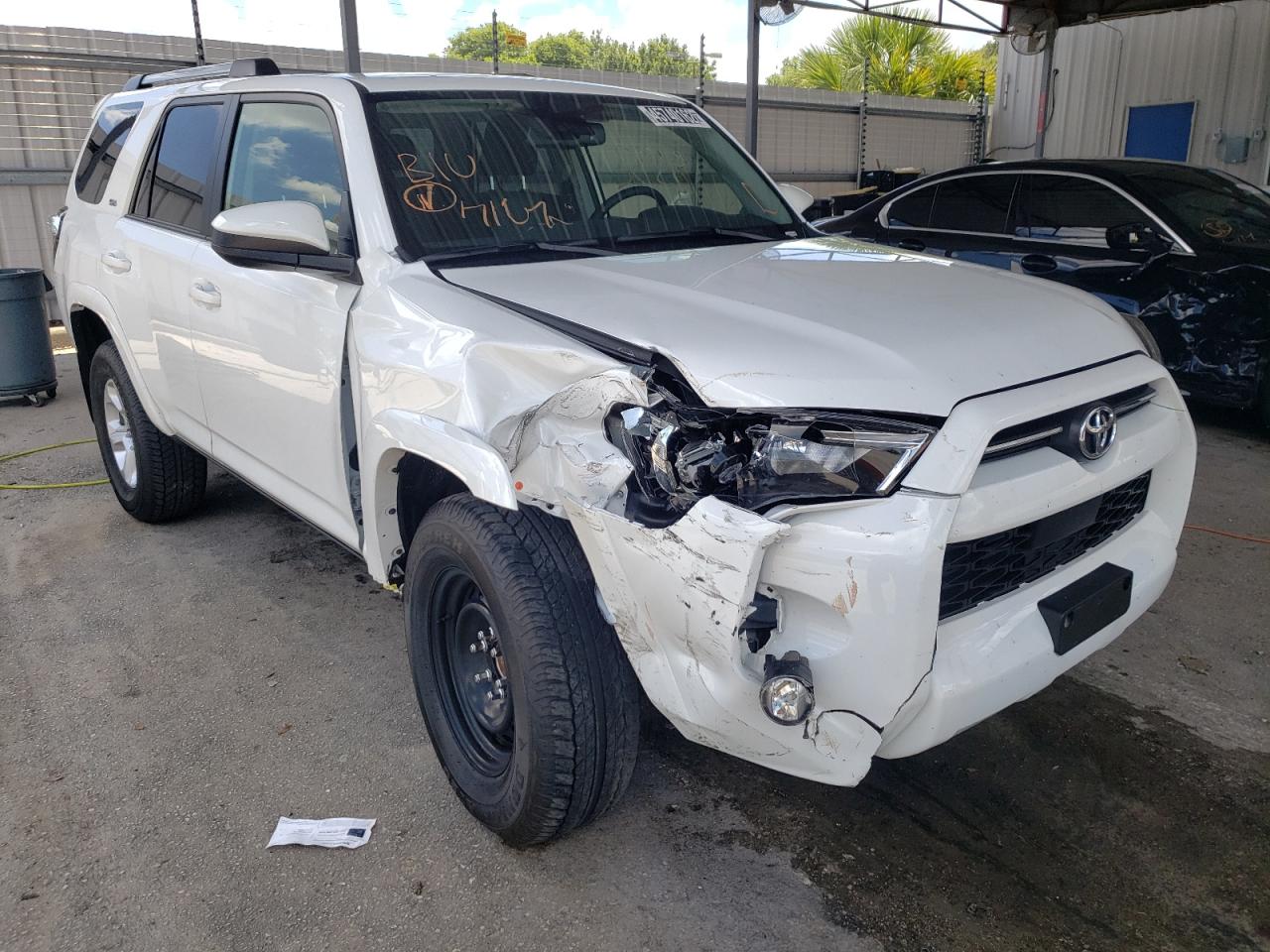 Photo 1 from auction – 2022 TOYOTA 4RUNNER SR with VIN JTEEU5JR8N5261130