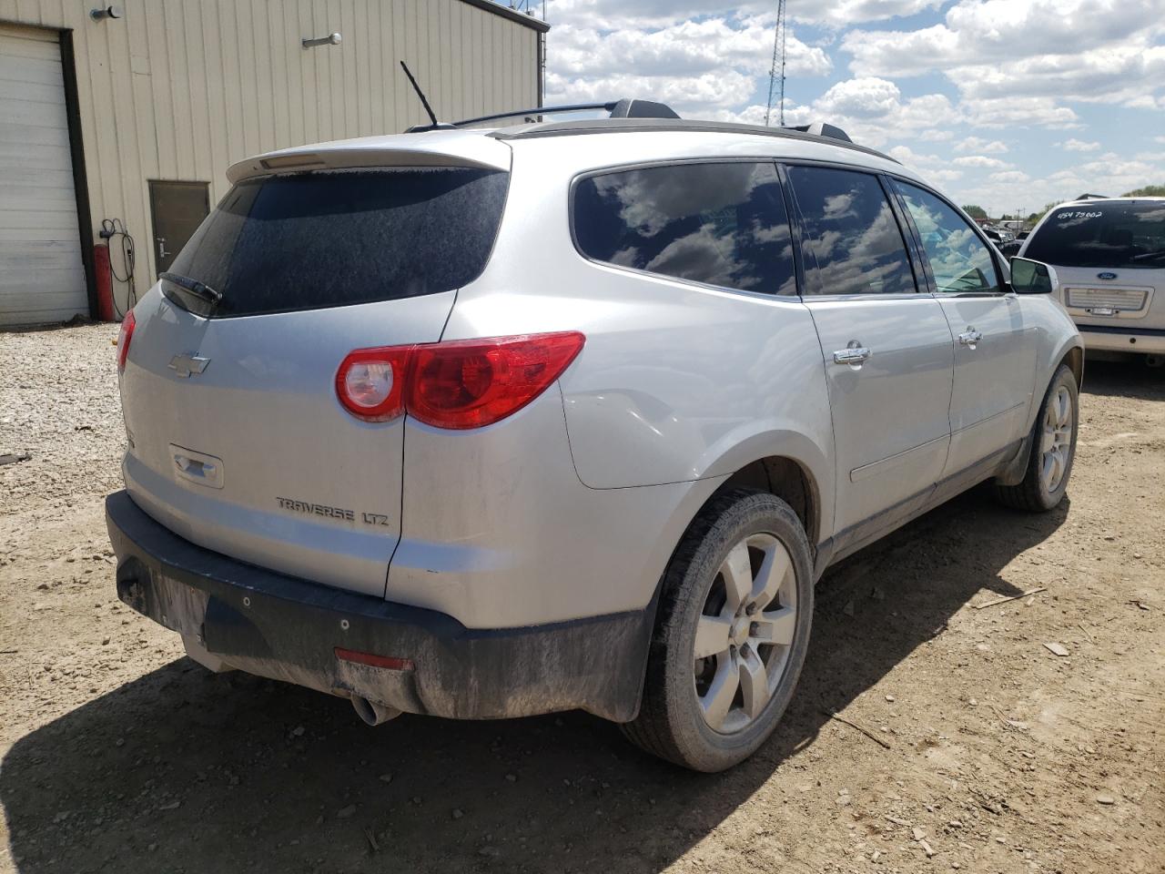 Photo 4 from auction – 2011 CHEVROLET TRAVERSE L with VIN 1GNKVLED7BJ393846