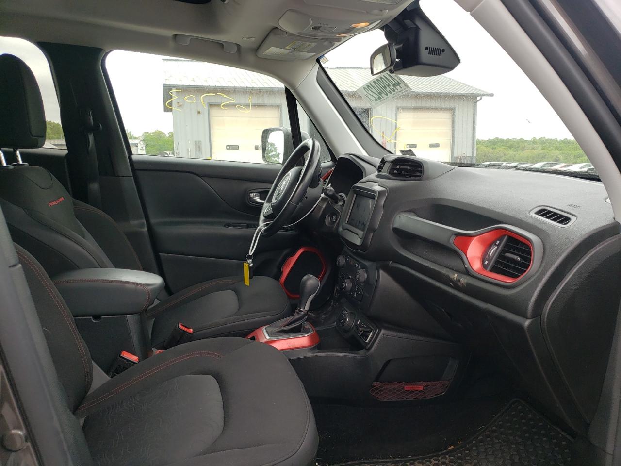 Photo 5 from auction – 2018 JEEP RENEGADE T with VIN ZACCJBCB0JPH41571