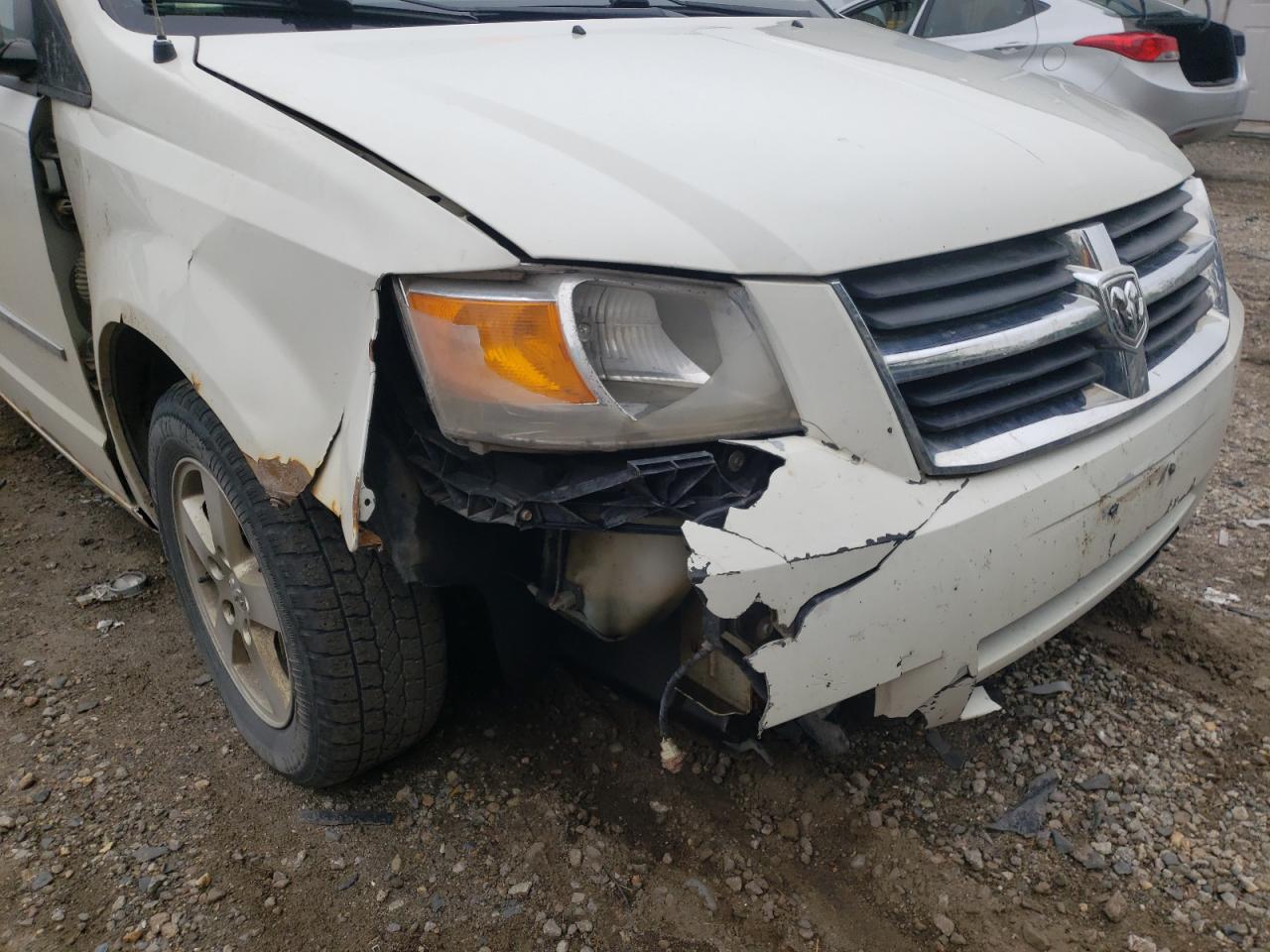 Photo 9 from auction – 2010 DODGE GRAND CARA with VIN 2D4RN5D17AR318006