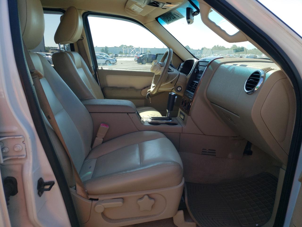 Photo 5 from auction – 2010 FORD EXPLORER E with VIN 1FMEU7EE4AUA74941