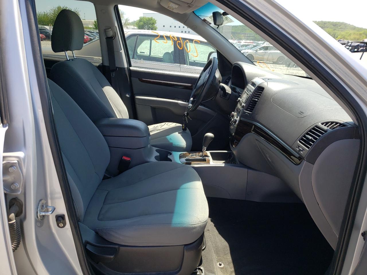 Photo 5 from auction – 2010 HYUNDAI SANTA FE G with VIN 5NMSG3AB8AH337622