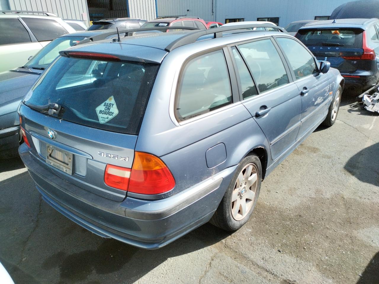 Photo 4 from auction – 2001 BMW 325 IT with VIN WBAAW33431ET42322