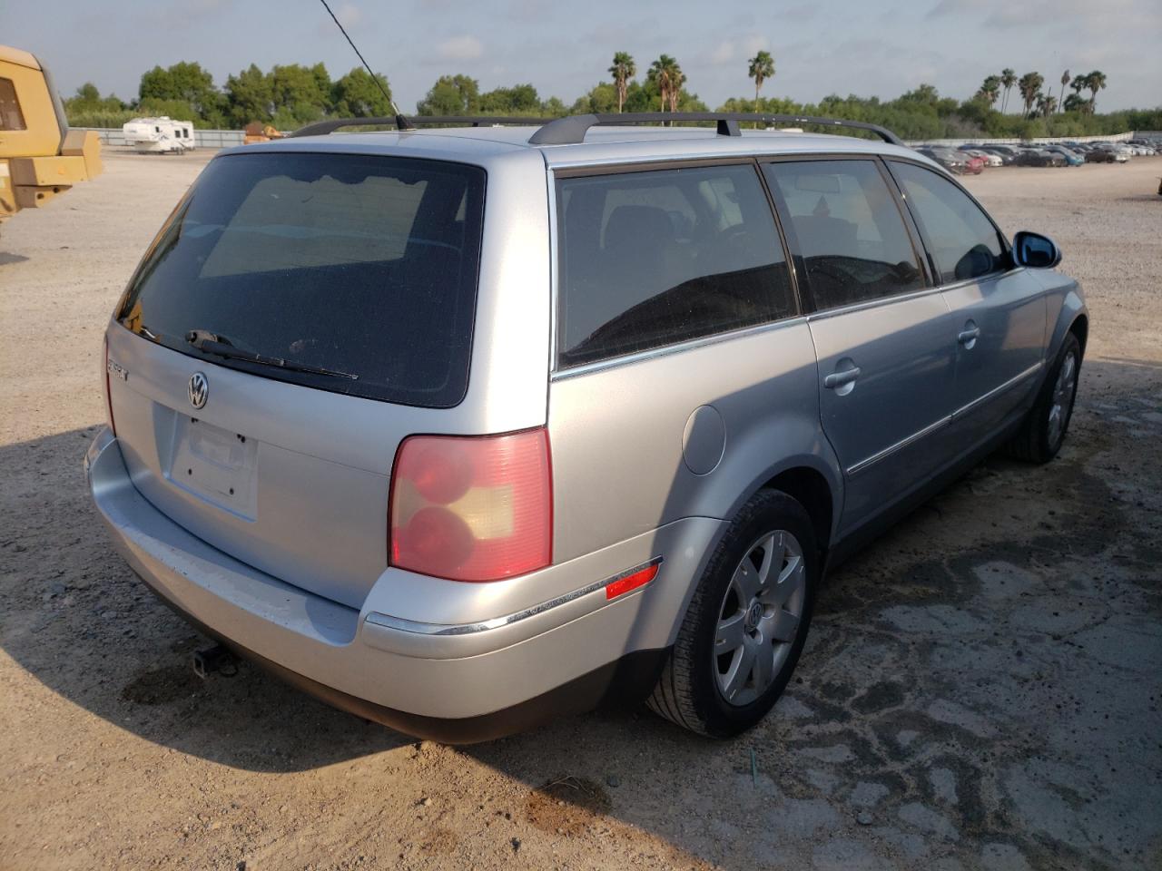 Photo 4 from auction – 2005 VOLKSWAGEN PASSAT GLS with VIN WVWCD63B75E147170