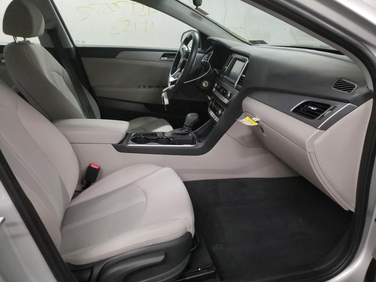 Photo 5 from auction – 2019 HYUNDAI SONATA SE with VIN 5NPE24AF4KH744975