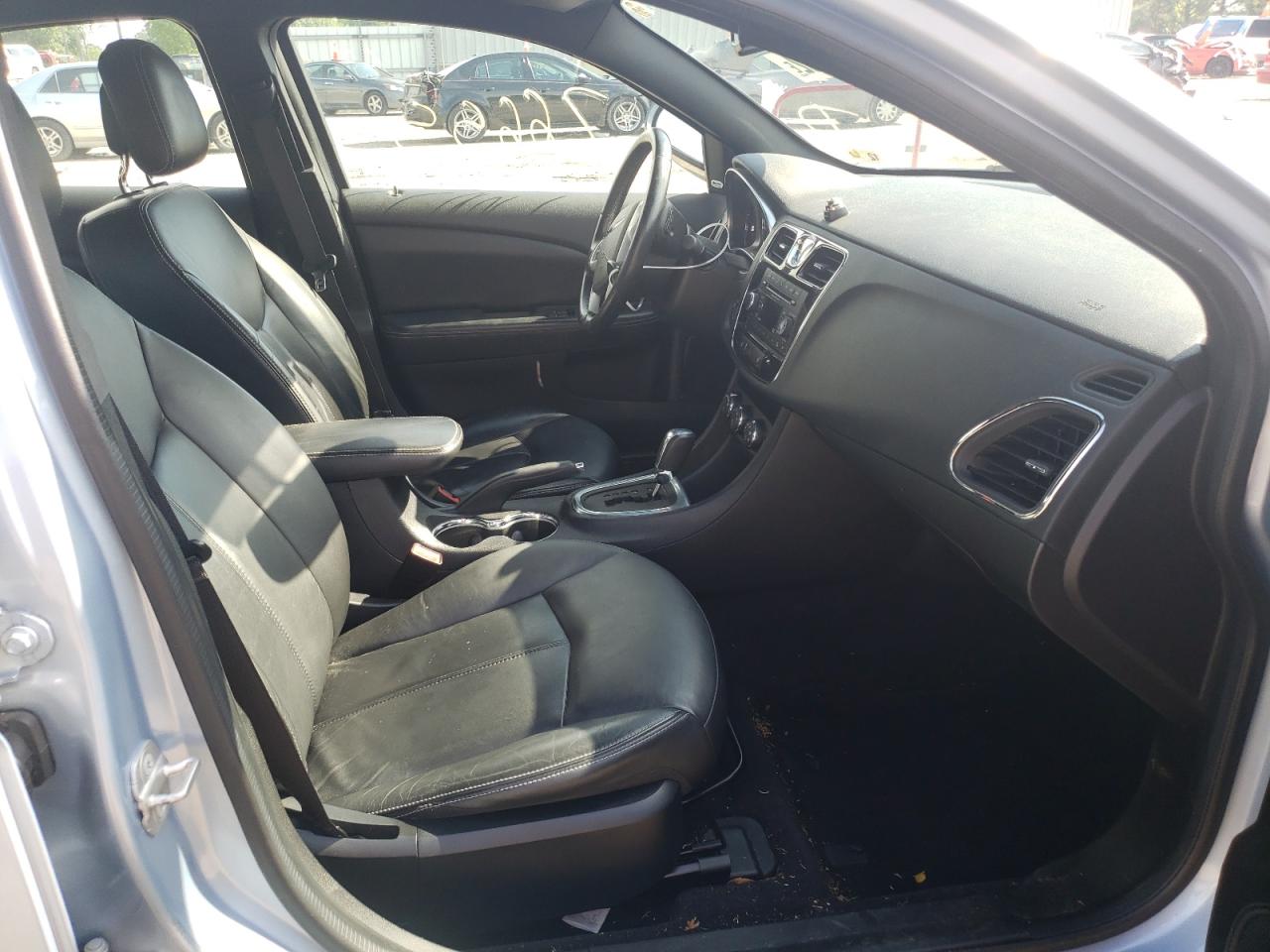 Photo 5 from auction – 2014 CHRYSLER 200 LIMITE with VIN 1C3CCBCG1EN156216