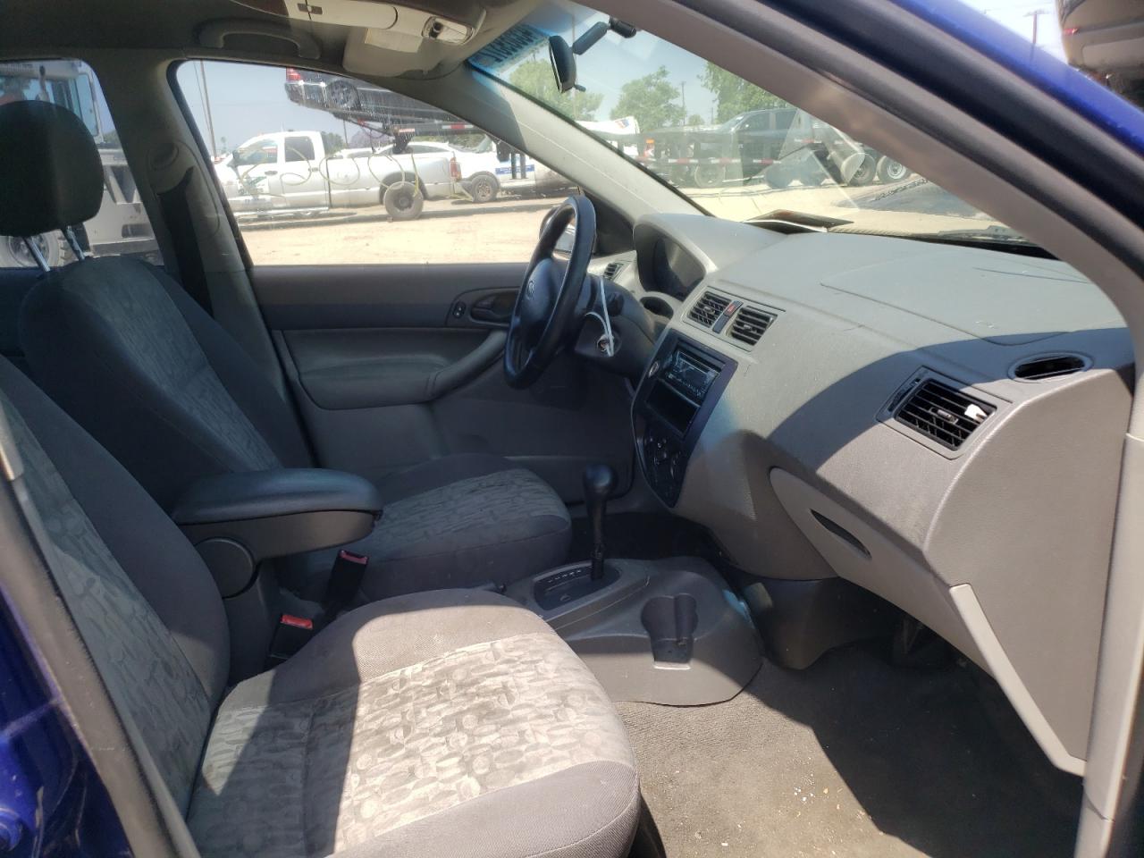 Photo 5 from auction – 2005 FORD FOCUS ZX4 with VIN 1FAFP34NX5W201296